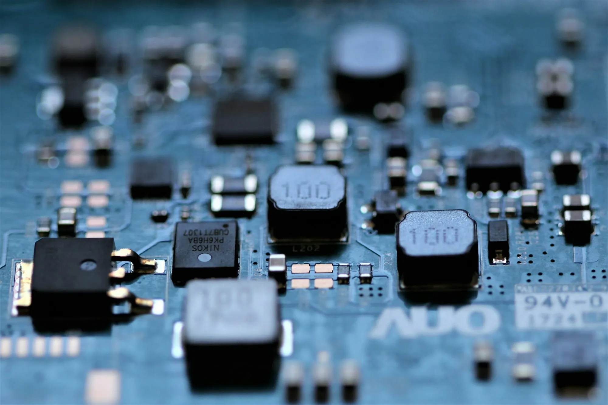 FPGA Display Control Hardware — FPGA-based control hardware for high-speed display links, pixel processing, timing control and multi-interface output.